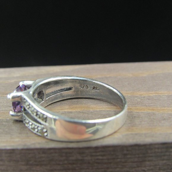 Size 8.5 Sterling Purple Oval CZ & Marcasite Ring - Picture 5 of 8